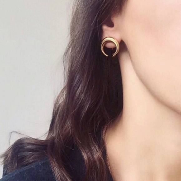 🌙 Golden Crescent Stud Earrings 🌙 - Picture 2 of 2
